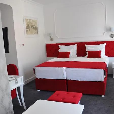 Park 4* 特雷比涅