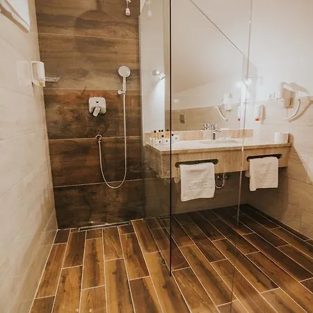 Park 酒店 特雷比涅